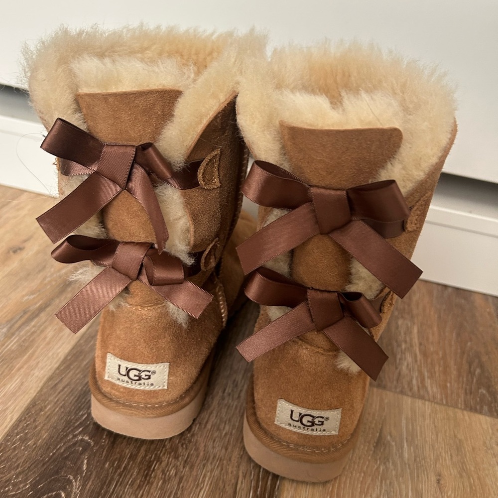 UGG Tan Boots with Shearling and Brown Bows